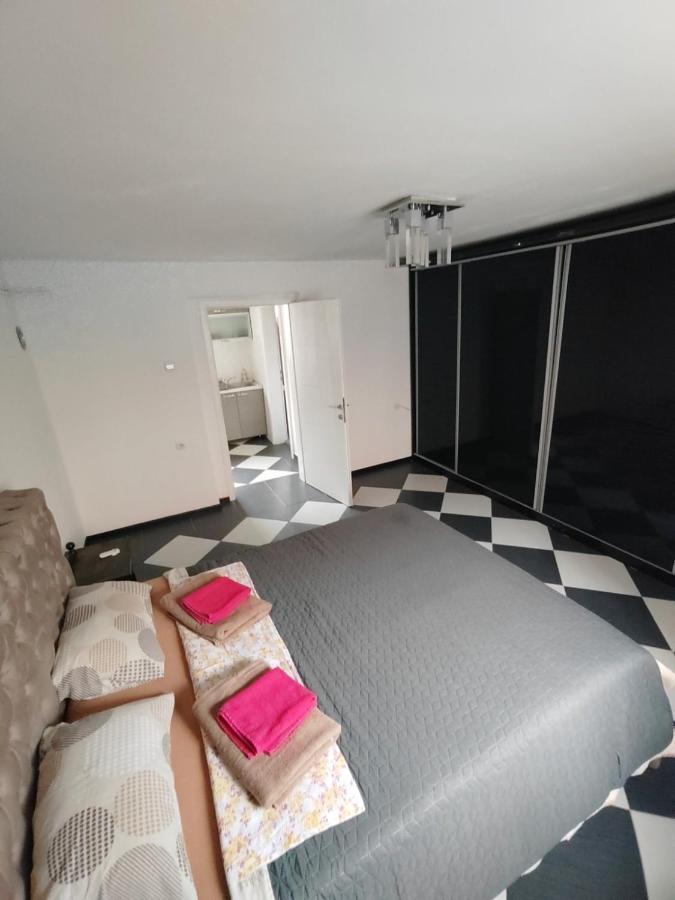 Downtown Apartment Nis Exterior foto